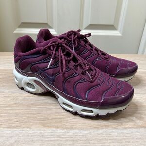 Nike Air Max Plus TN Women Size 9 Running Shoes Bordeaux/Summit White AV7912-600